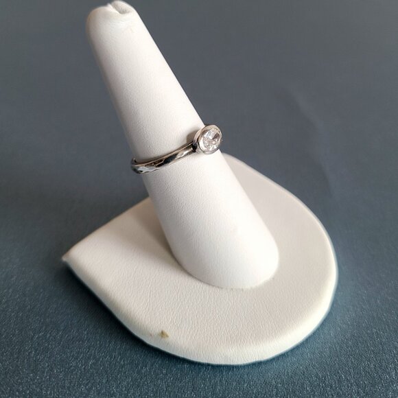 Sterling solver ring with clear cubic zirconia stone. - Picture 3 of 7